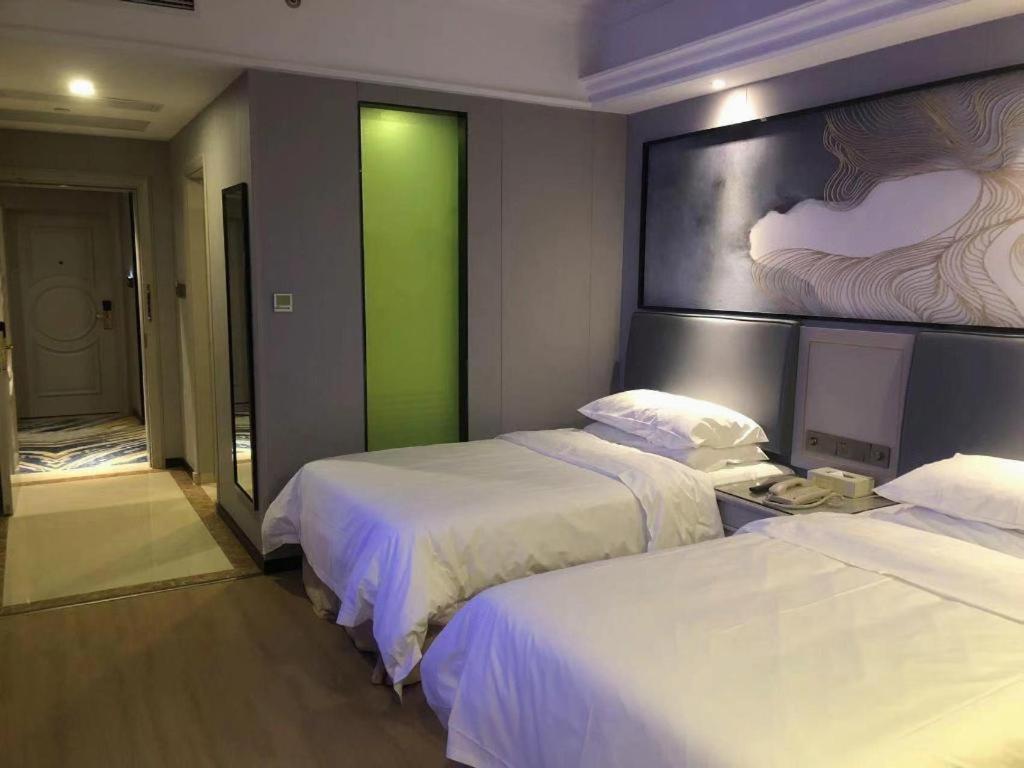 Hotel Vienna International Pujiang 4*