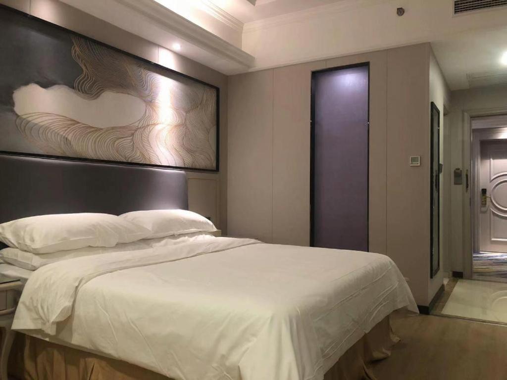 Vienna International Pujiang Hotel 4*