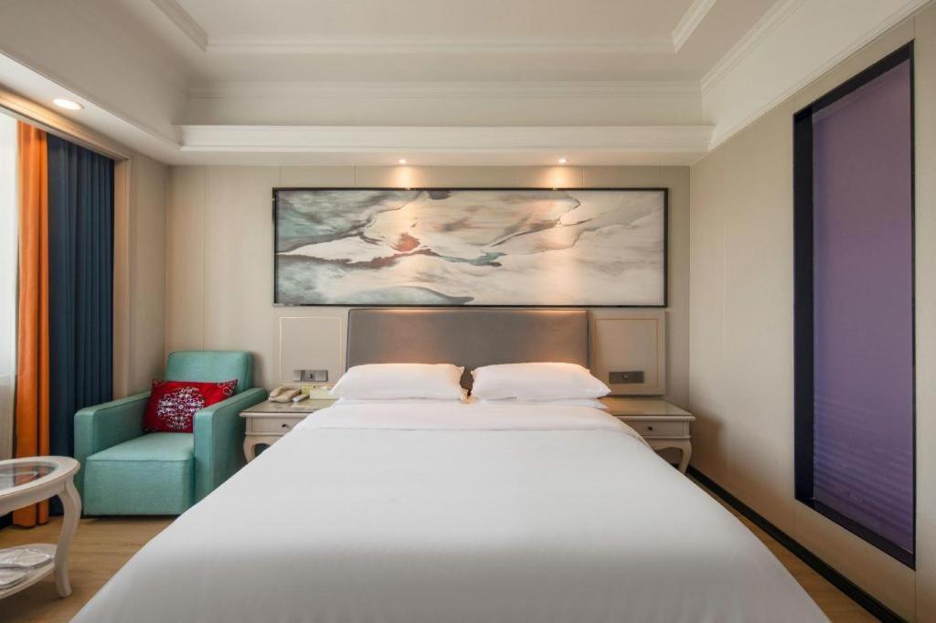 Hotel Vienna International Pujiang 4*