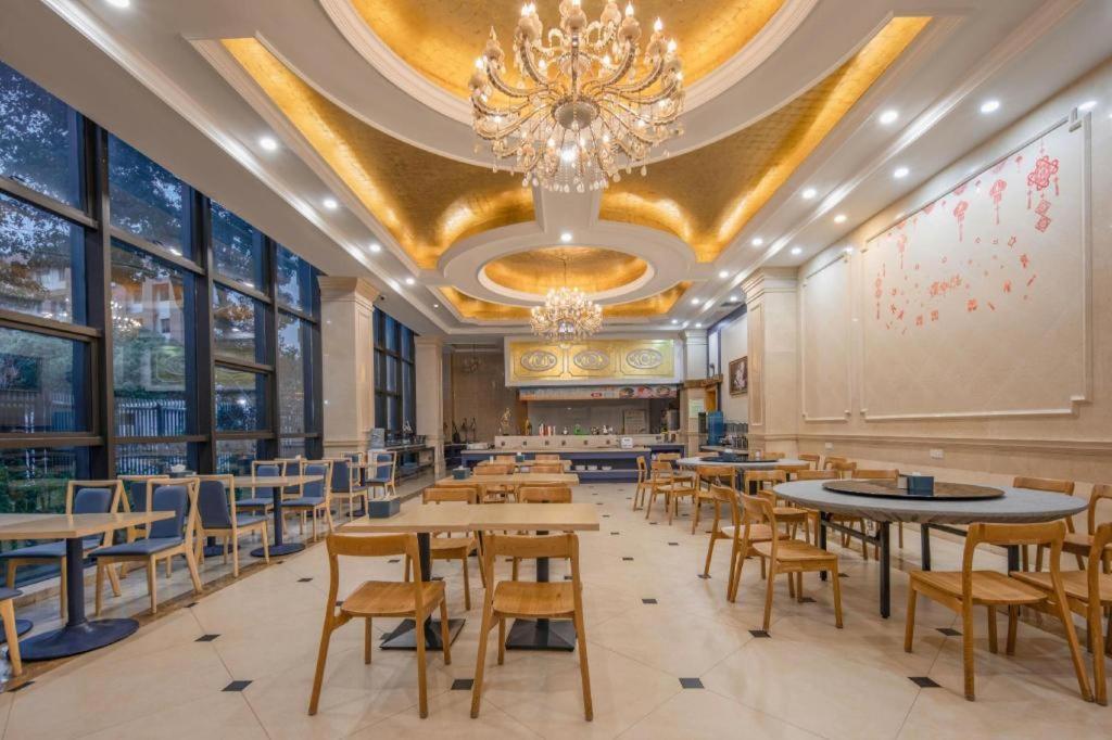 Hotel Vienna International Pujiang 4*