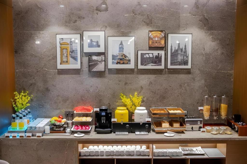 Pudong Xinjinqiao Road Hotel 3*