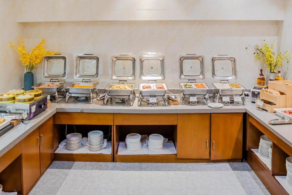 Yitel Hongqiao Railway Station National Convention And Exhibition Center 4*