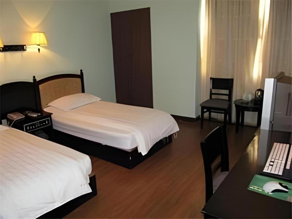 Hotel Jitai Yangpu Benxi Hospital Branch