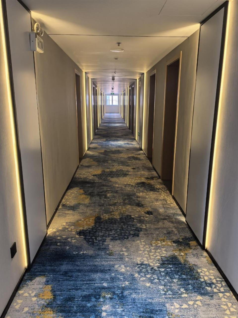 Hotel Baolong Homelike - Zhongshan Branch 2*