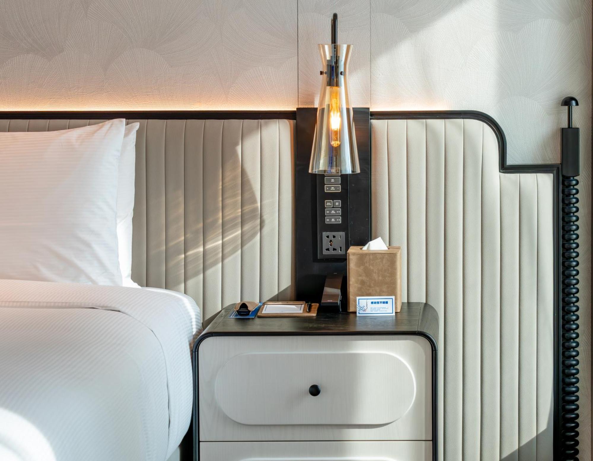 Khách sạn Hilton Center -steps From Iconic Landmarks Wukang Mansion And Jing'an Temple Thượng Hải