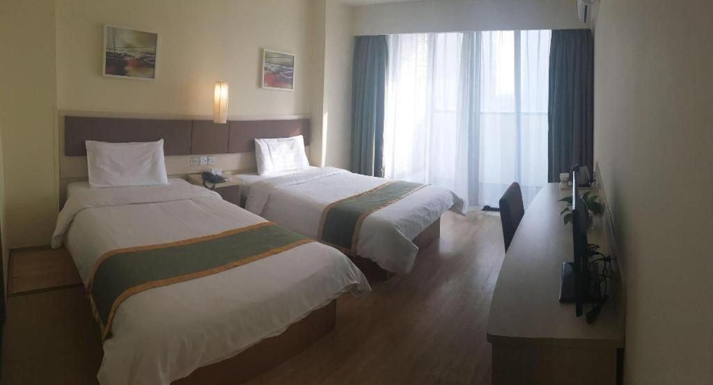 Plus New International Expo Center Yushan Road Yuanshen Sports Hotel