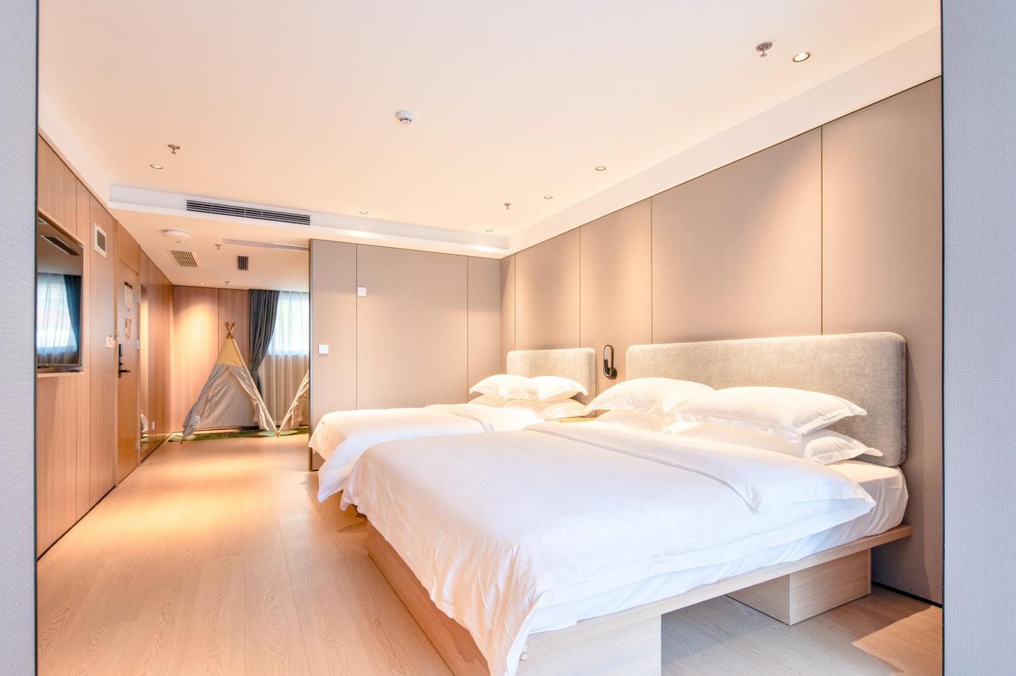 Dayin Garden -near People's Square & Nanjing Road-large Social Area -bar -cafe -gym -free Laundry Luggage Storage -24h Front Desk-english Service Otel