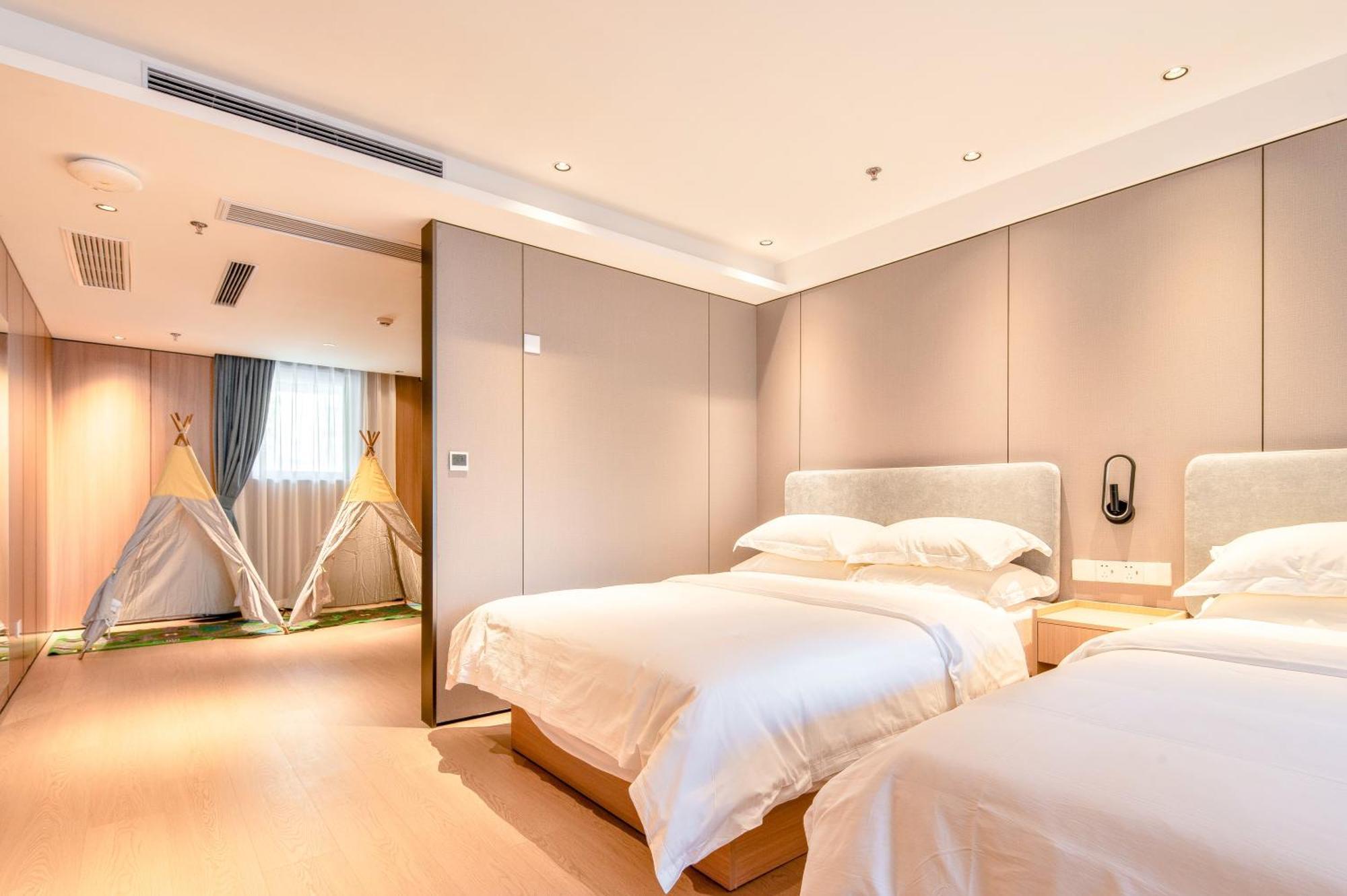 Dayin Garden -near People's Square & Nanjing Road-large Social Area -bar -cafe -gym -free Laundry Luggage Storage -24h Front Desk-english Service Otel Şanghay