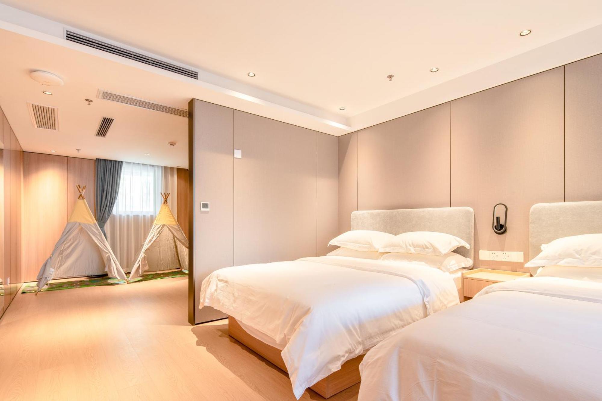 Dayin Garden -near People's Square & Nanjing Road-large Social Area -bar -cafe -gym -free Laundry Luggage Storage -24h Front Desk-english Service