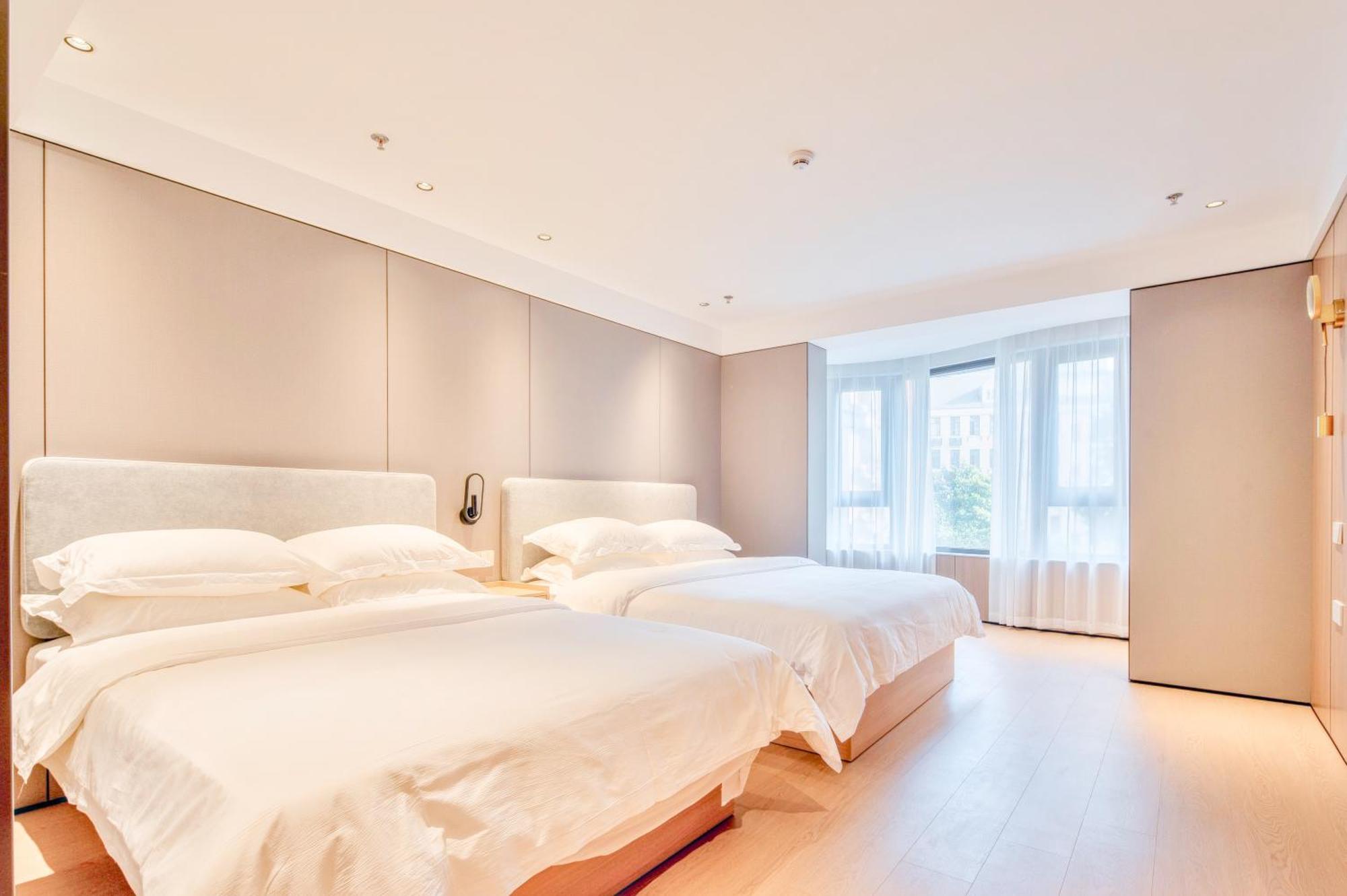 Hotel Dayin Garden -near People's Square & Nanjing Road-large Social Area -bar -cafe -gym -free Laundry Luggage Storage -24h Front Desk-english Service 3*