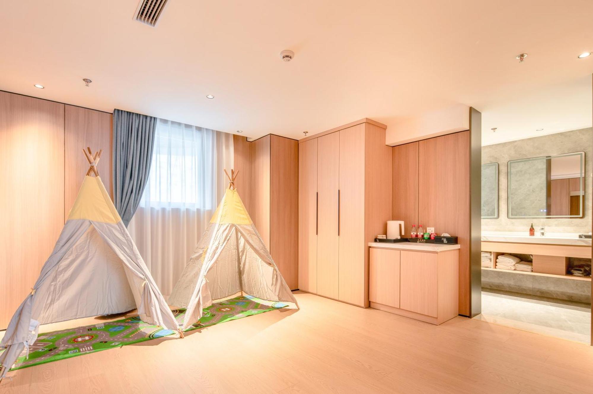 Dayin Garden -near People's Square & Nanjing Road-large Social Area -bar -cafe -gym -free Laundry Luggage Storage -24h Front Desk-english Service Otel Şanghay