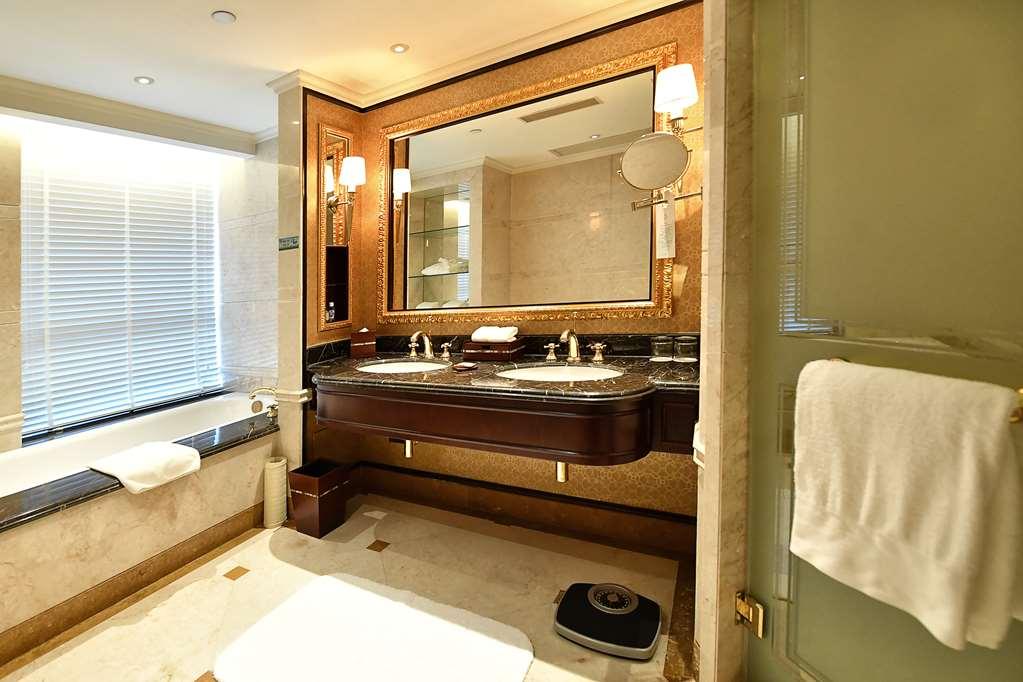 Grand - Nanjing Road Hotel