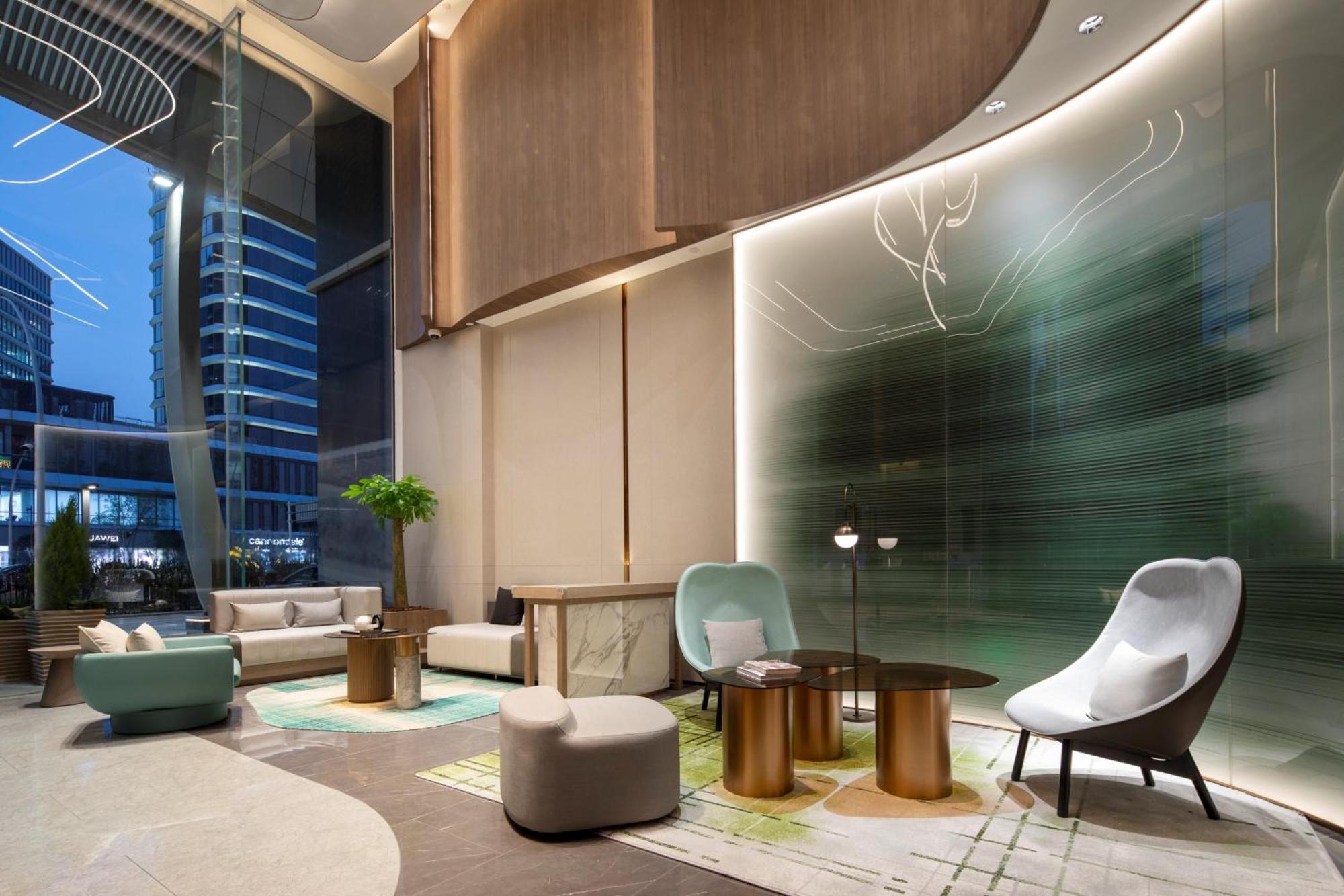 Holiday Inn Shanghai Jing'An 5*