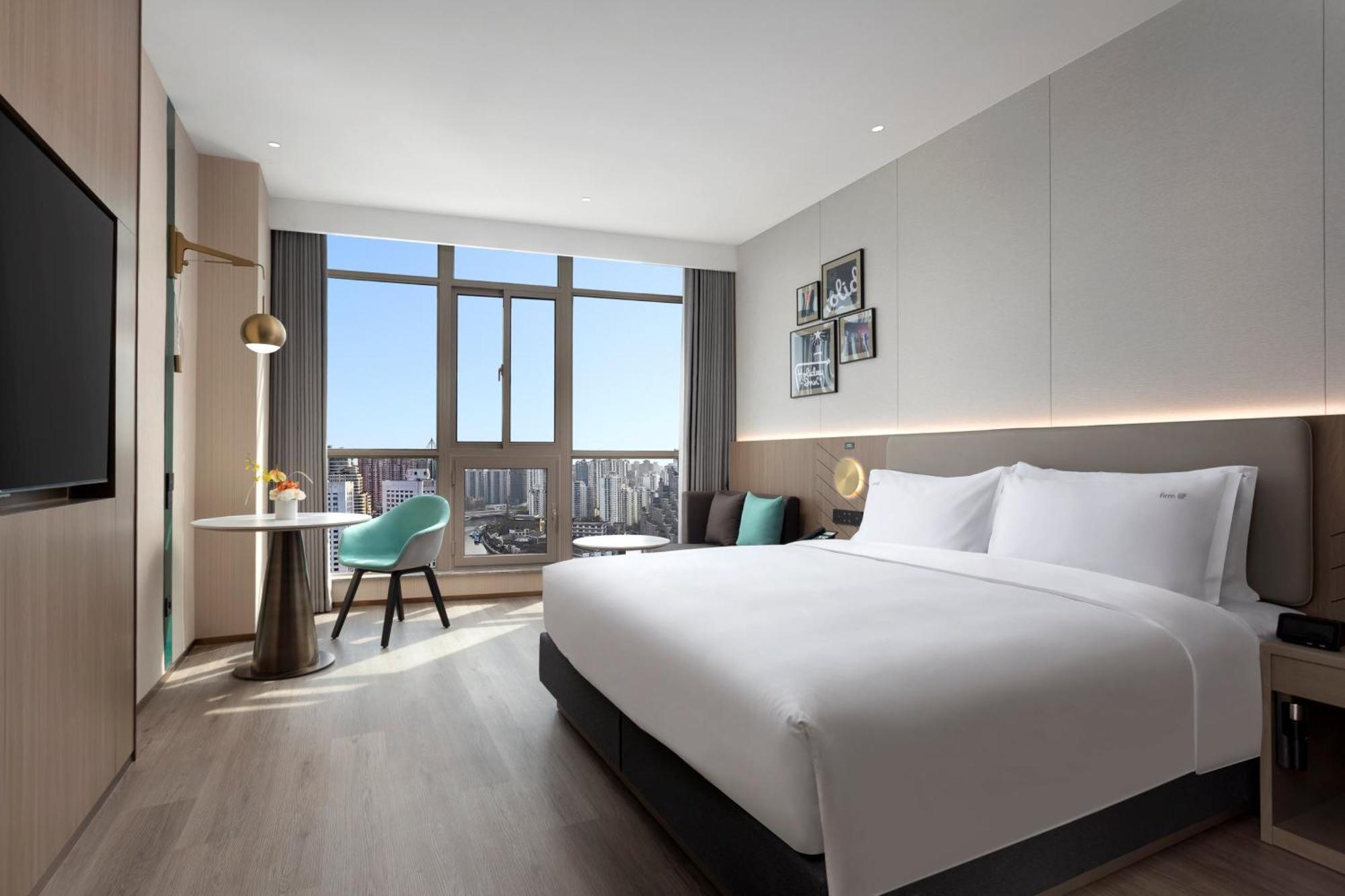 Holiday Inn Shanghai Jing'An 5* Shanghai