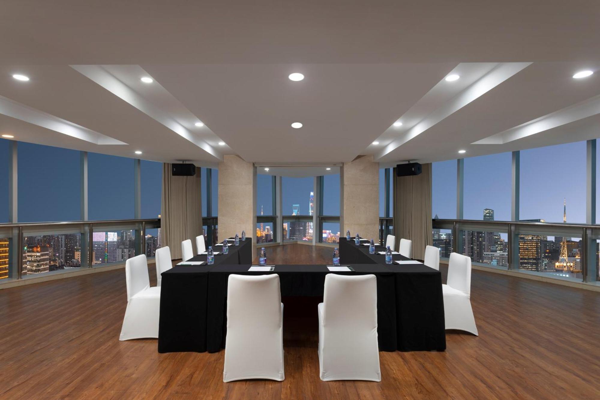 Holiday Inn Shanghai Jing'An
