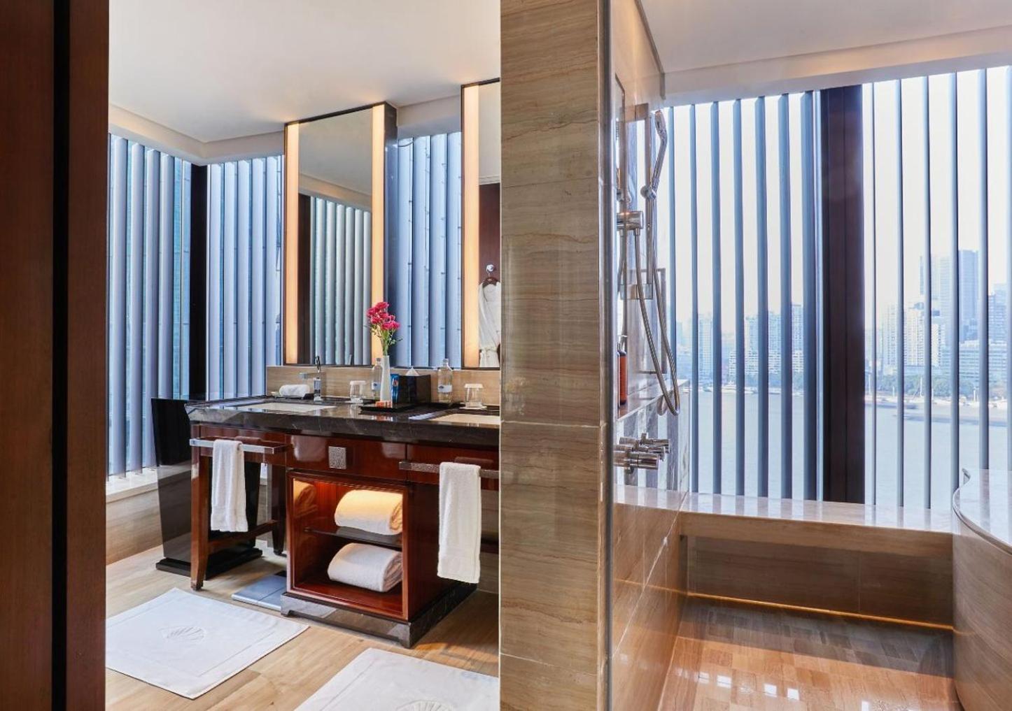 Mandarin Oriental Pudong, Otel