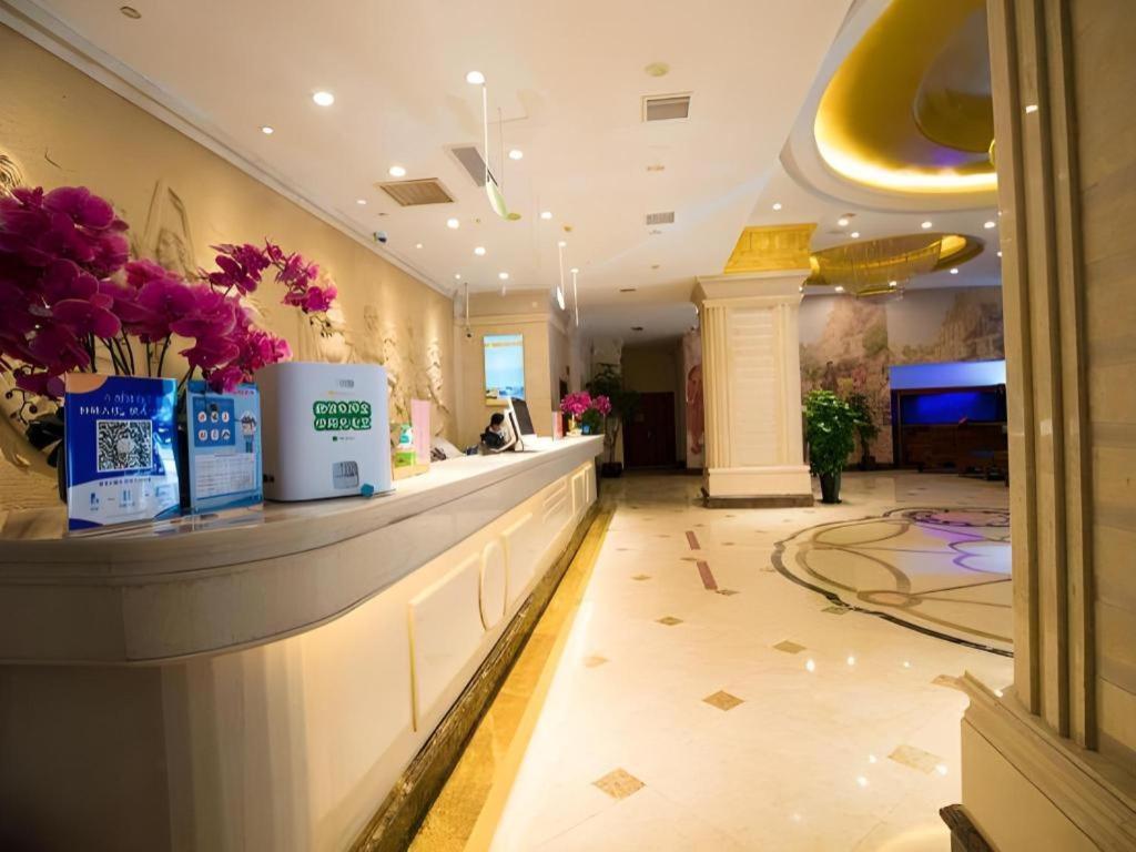 Vienna International Hongqiao Expo Center Caohejing Hotel 4*