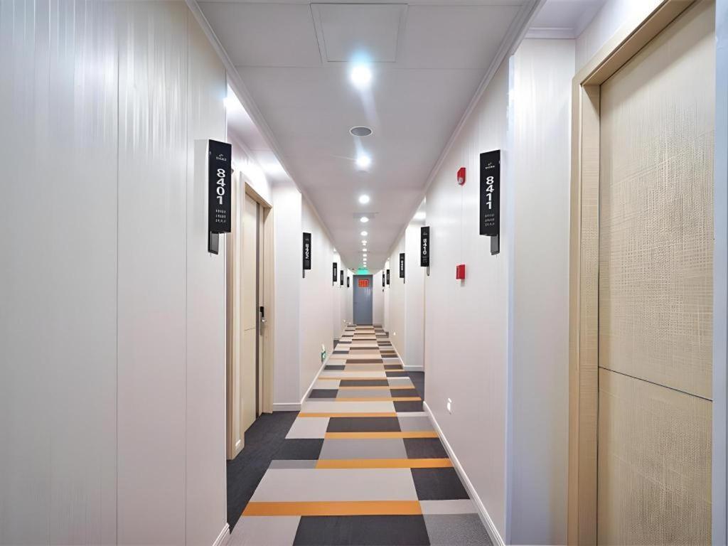Hotel Shell Baoshan District Songbin Road Subway Station