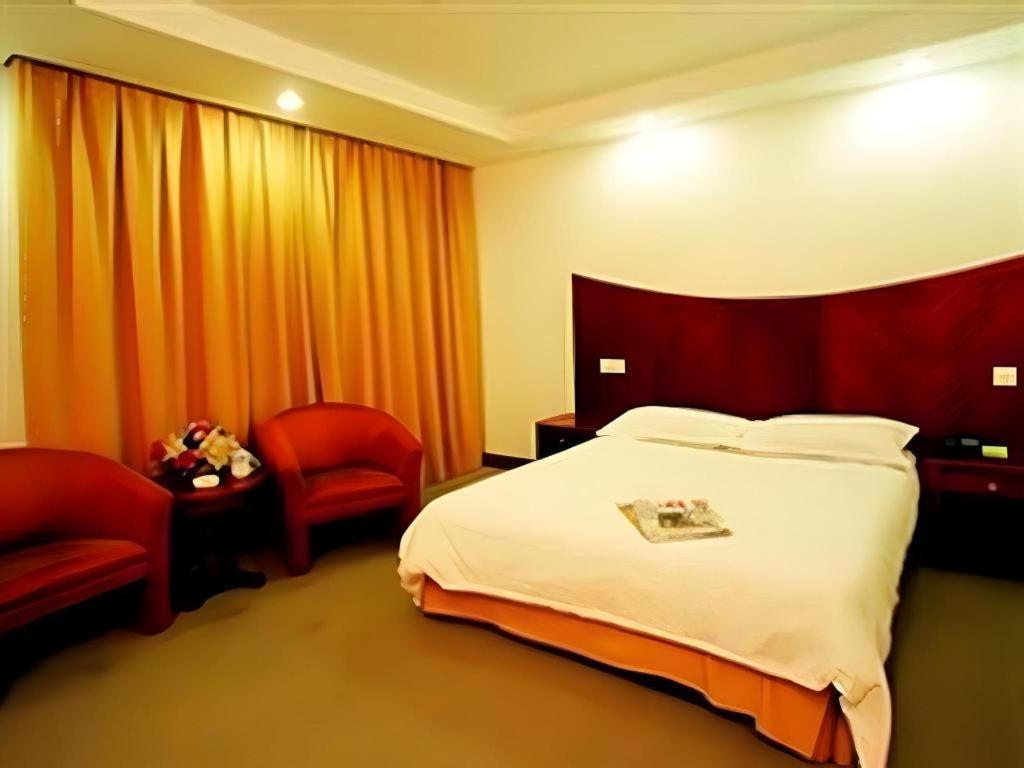 Jinjiang Select Nanjing Road Pedestrian Street 3*