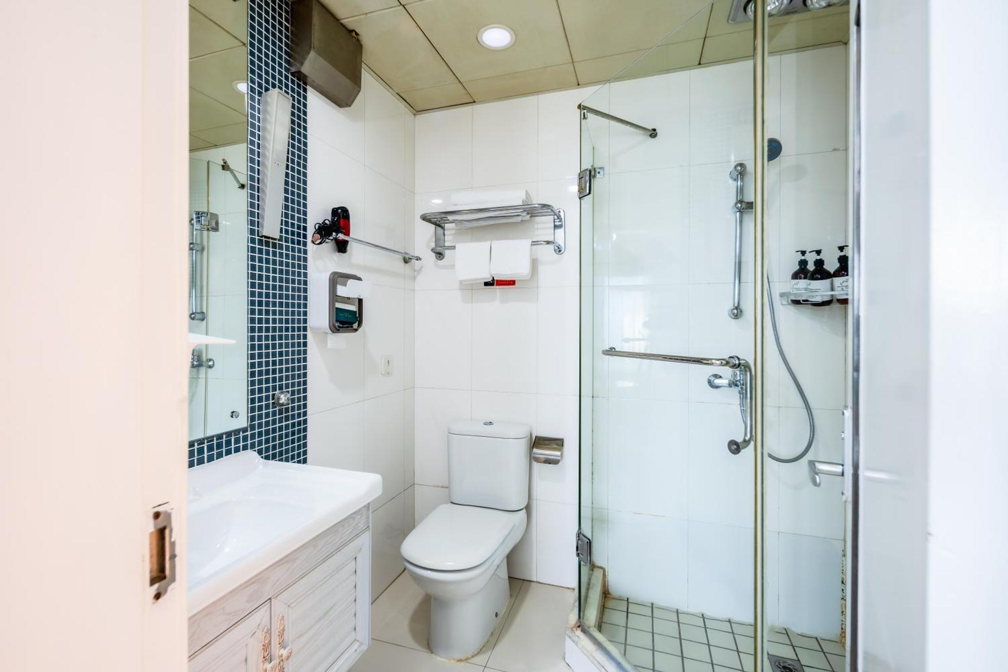 Tech-x Jing'an Apartment *