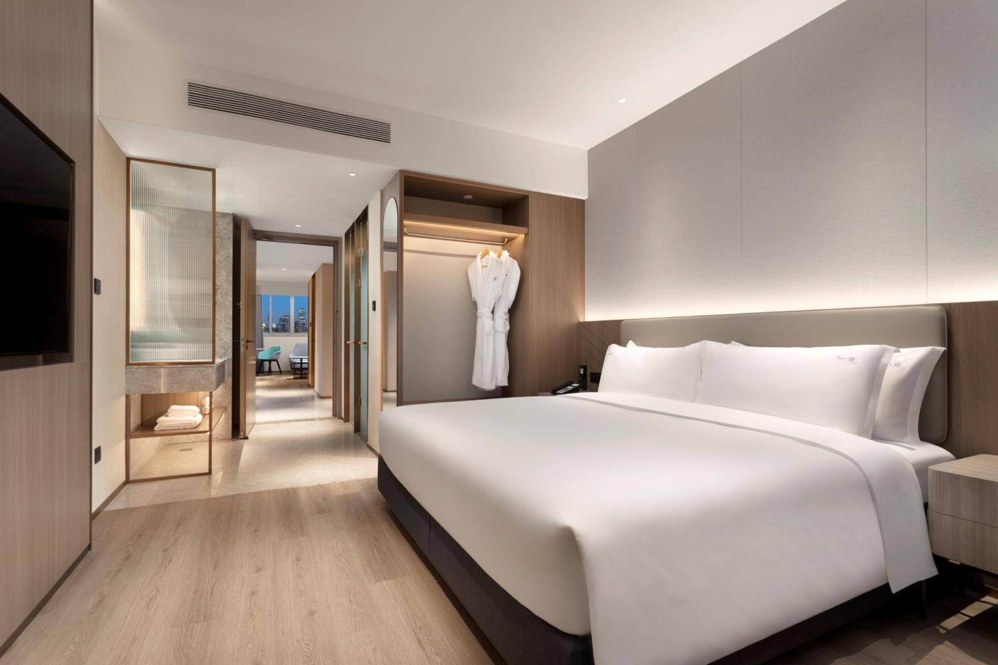 Holiday Inn Shanghai Jing'An 5*
