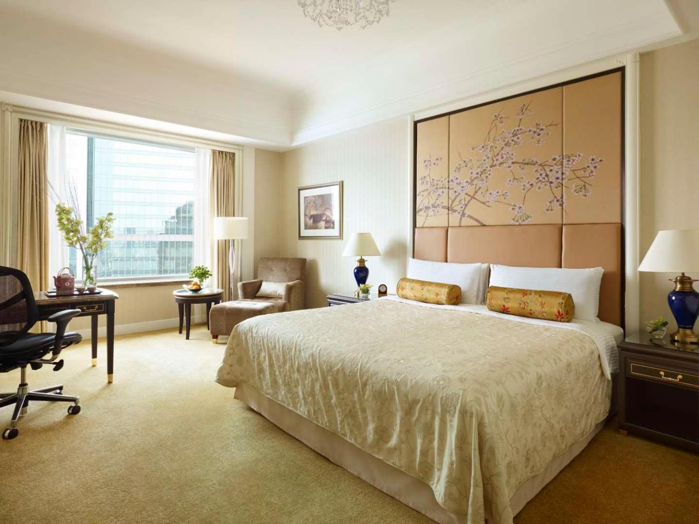 Pudong Shangri-la, Hotel 5*