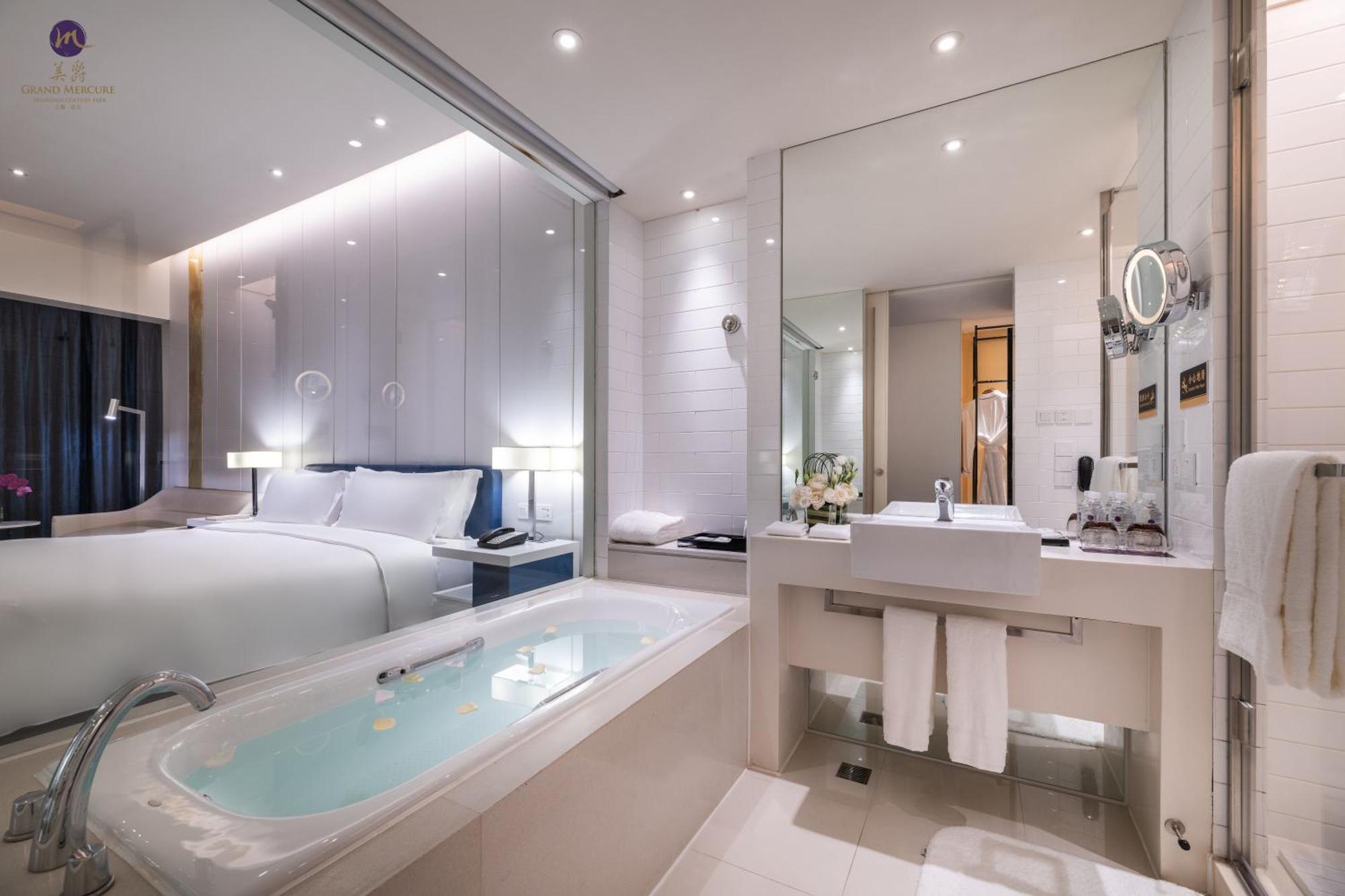 Grand Mercure Century Park- Free Shuttle Bus To Sniec Hotel 5*
