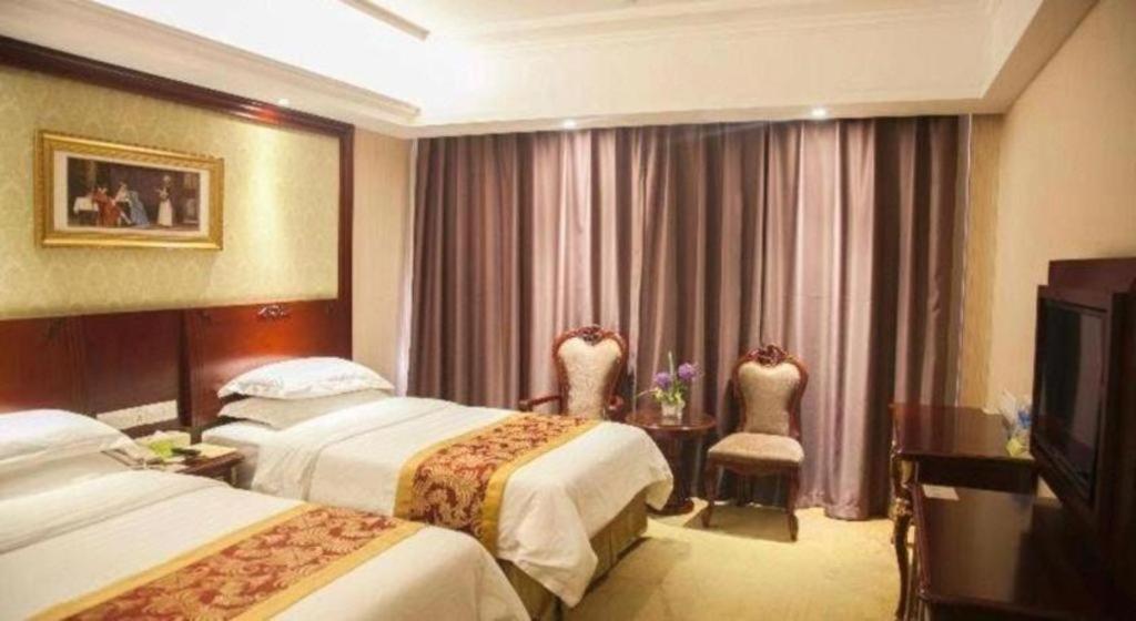 Vienna International Hongqiao Expo Center Caohejing Hotel 4*