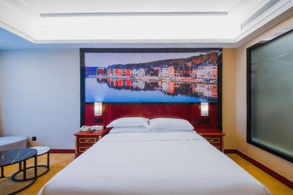 Vienna International Hongqiao Expo Center Caohejing Hotel 4*