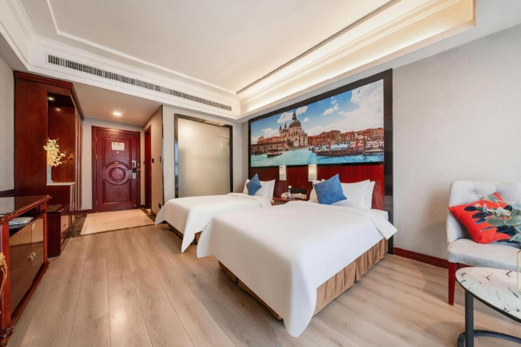 Hotel Vienna International Hongqiao Expo Center Caohejing 4*