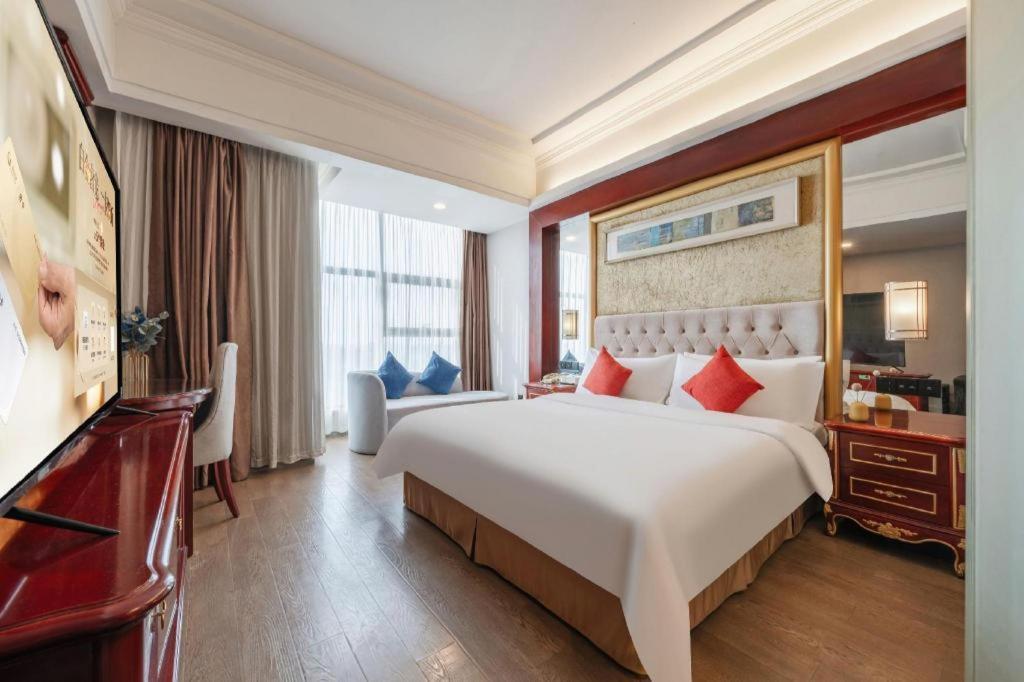 Hotel Vienna International Hongqiao Expo Center Caohejing 4*