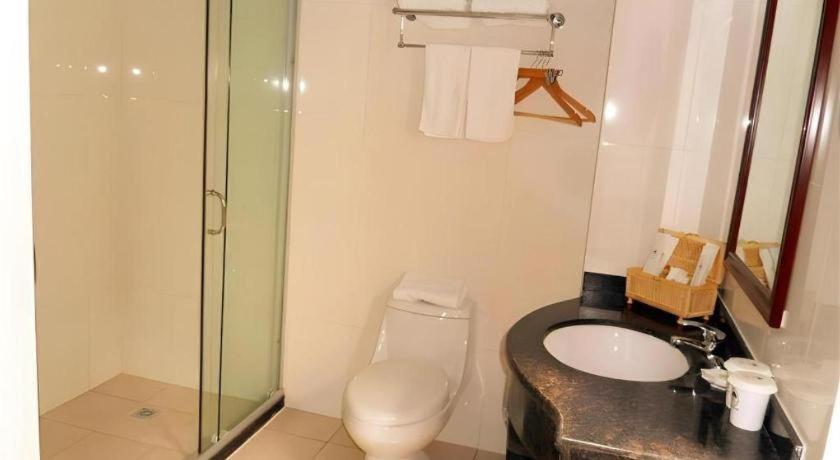 Greentree Xupu Bridge Hotel 3*