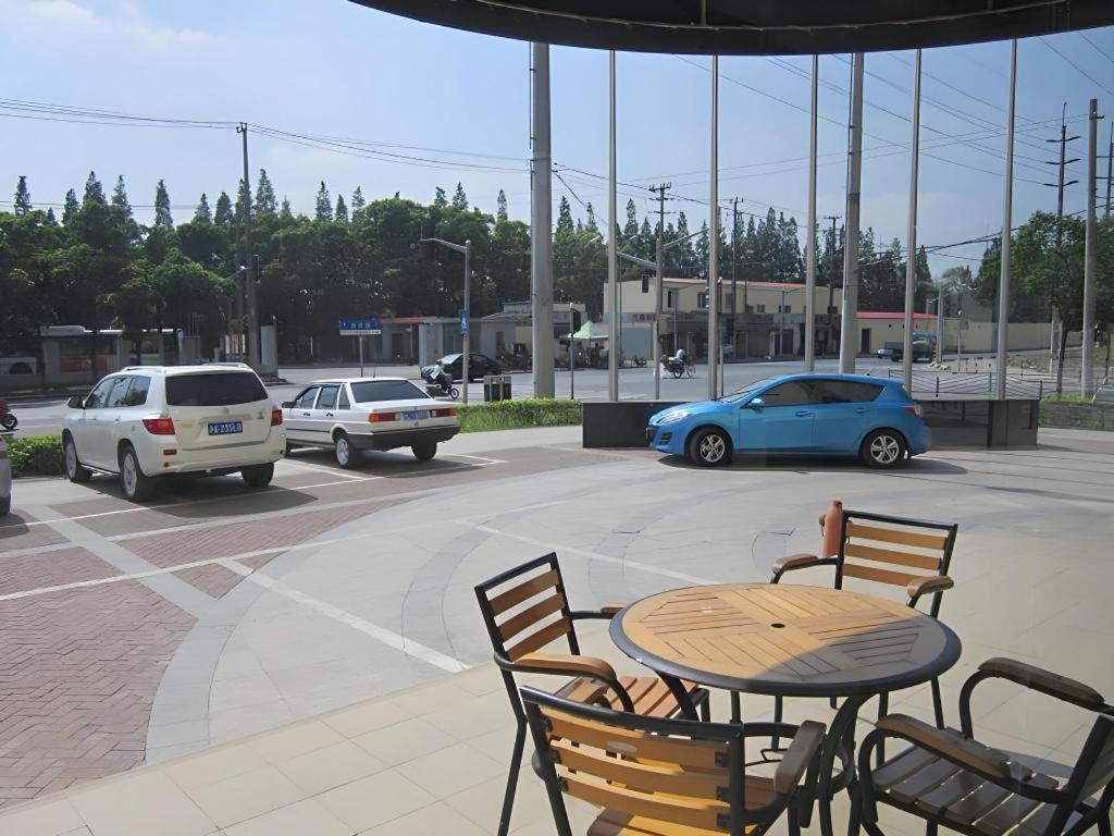 Greentree Xupu Bridge Hotel 3*