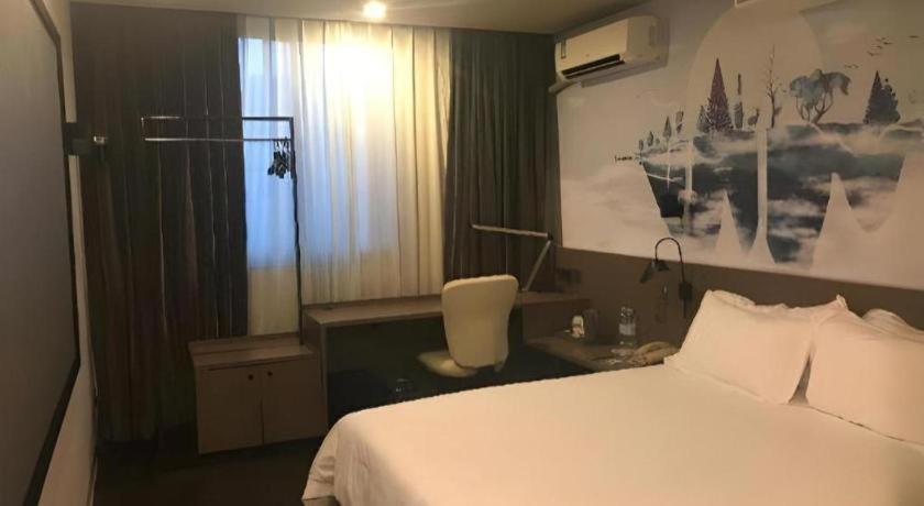 Jinjiang Select Pudong Airport Hotel 3*