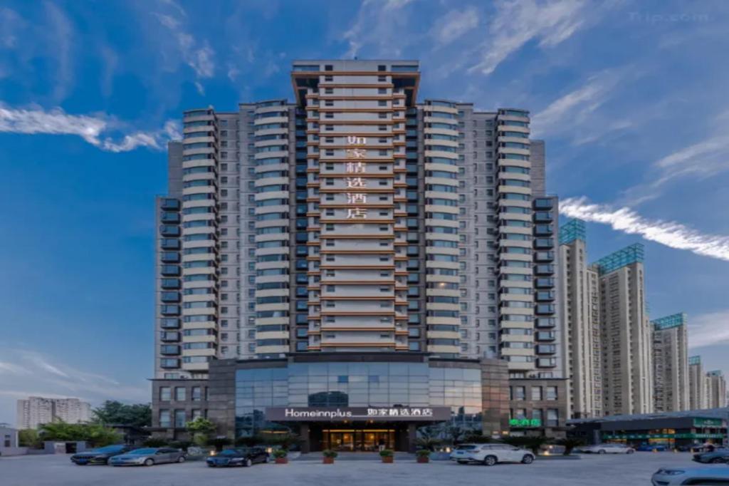 Plus New International Expo Center Yushan Road Yuanshen Sports 3*