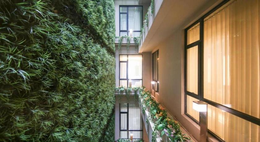 Jinjiang Metropolo Classiq Off Bund