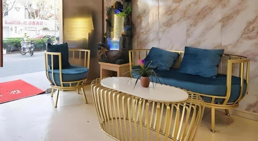 Hotel Shell Baoshan District Songbin Road Subway Station Shanghai