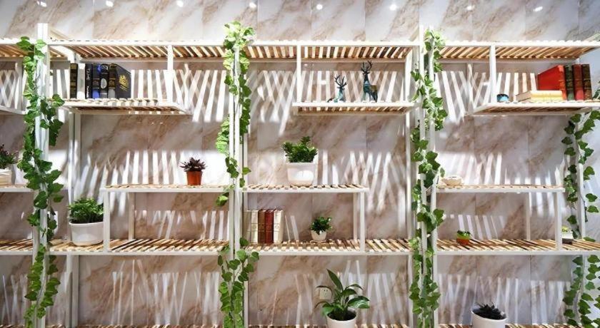 Hotel Shell Baoshan District Songbin Road Subway Station