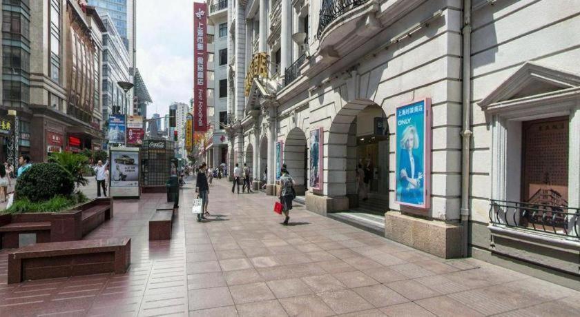 Jinjiang Select Nanjing Road Pedestrian Street Hotel 3*