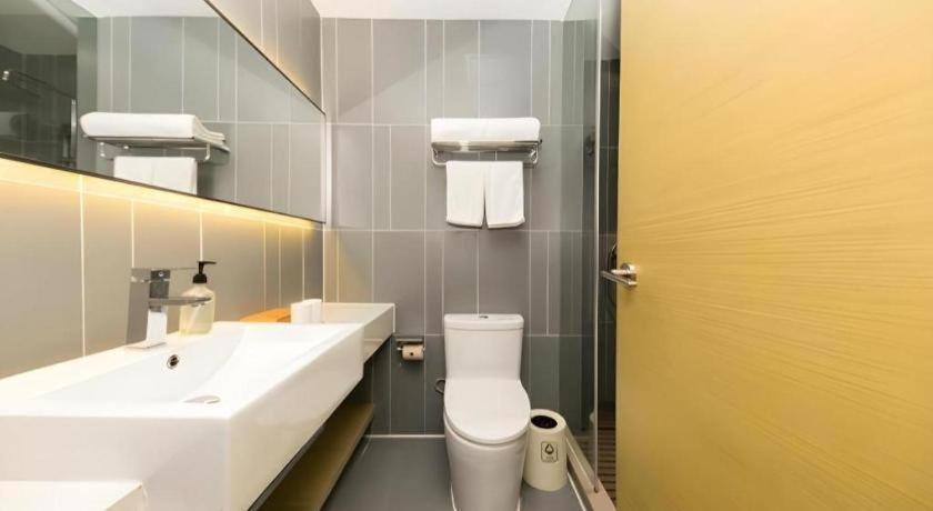 Hotel Ji Lujiazui Pudong Avenue 4*