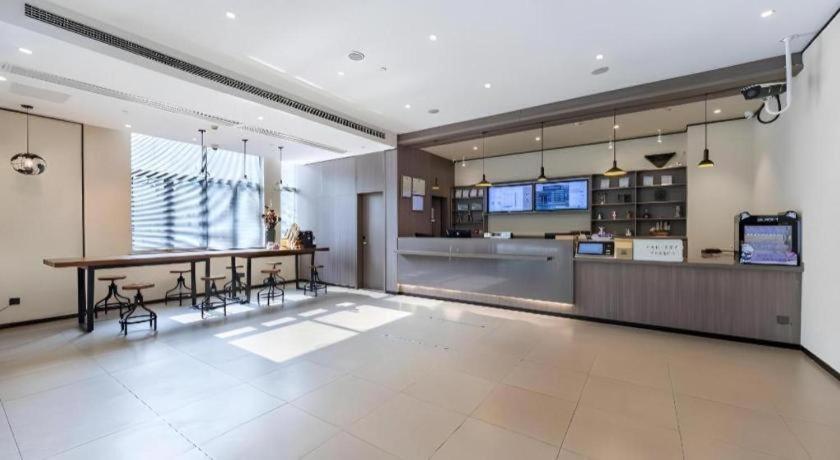 Hanting Caohejing Yishan Road 2*