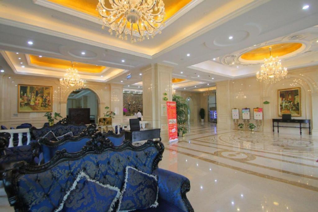 Hotel Vienna International Pujiang 4*