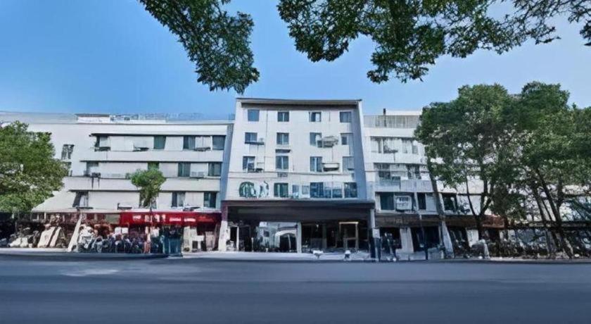 Magnotel Business Minhang Wujing East China Normal Hotel
