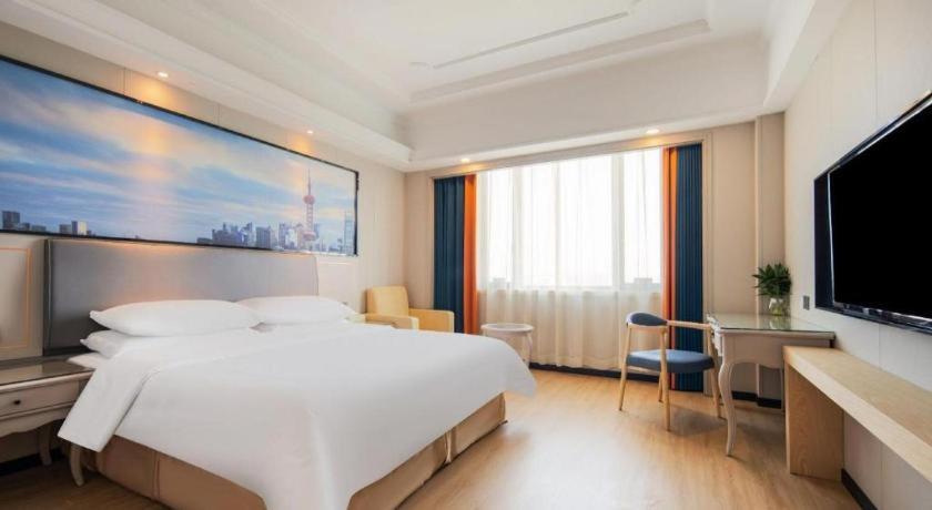 Vienna International Pujiang Hotel 4*