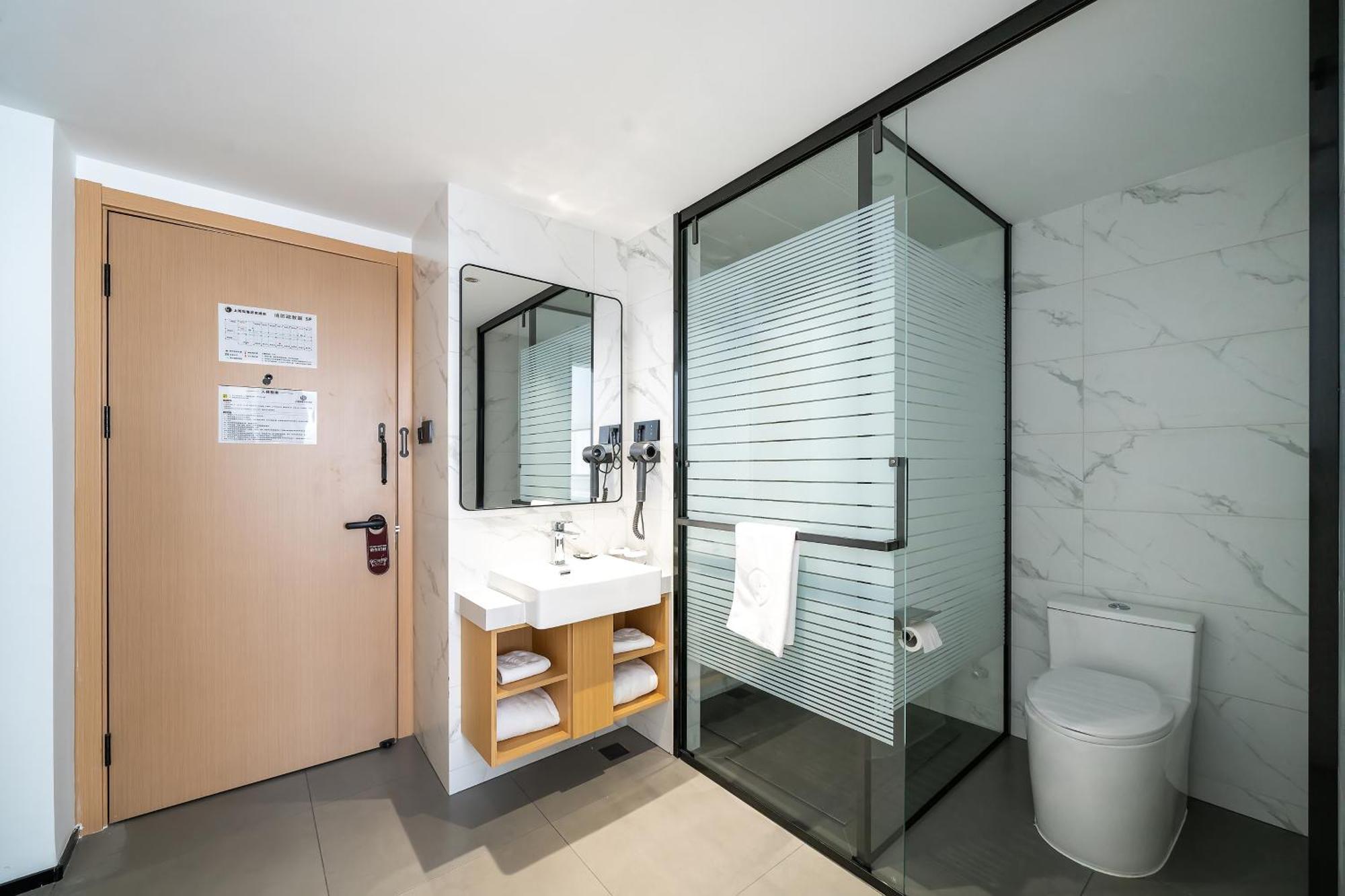 Hotel Baolong Homelike - Zhongshan Branch 2*
