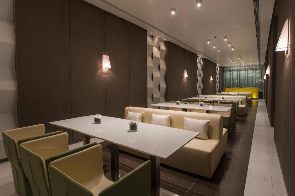 Jinjiang Select Pudong Airport Hotel 3*