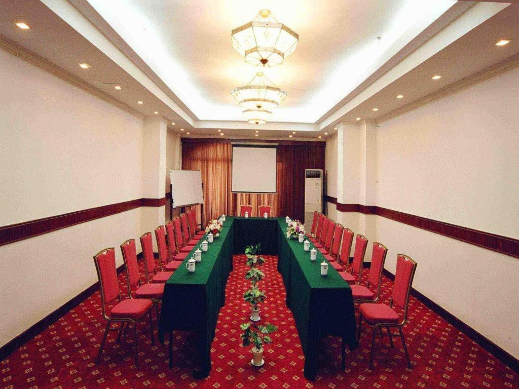 Jinjiang Select Nanjing Road Pedestrian Street Hotel