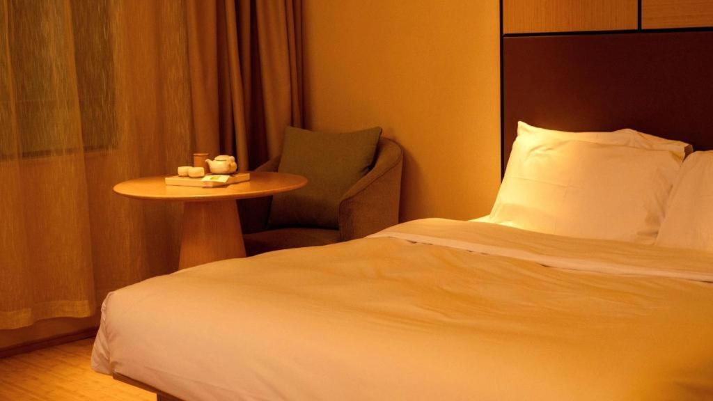 Ji The Bund Tiantong Road Hotel 4*