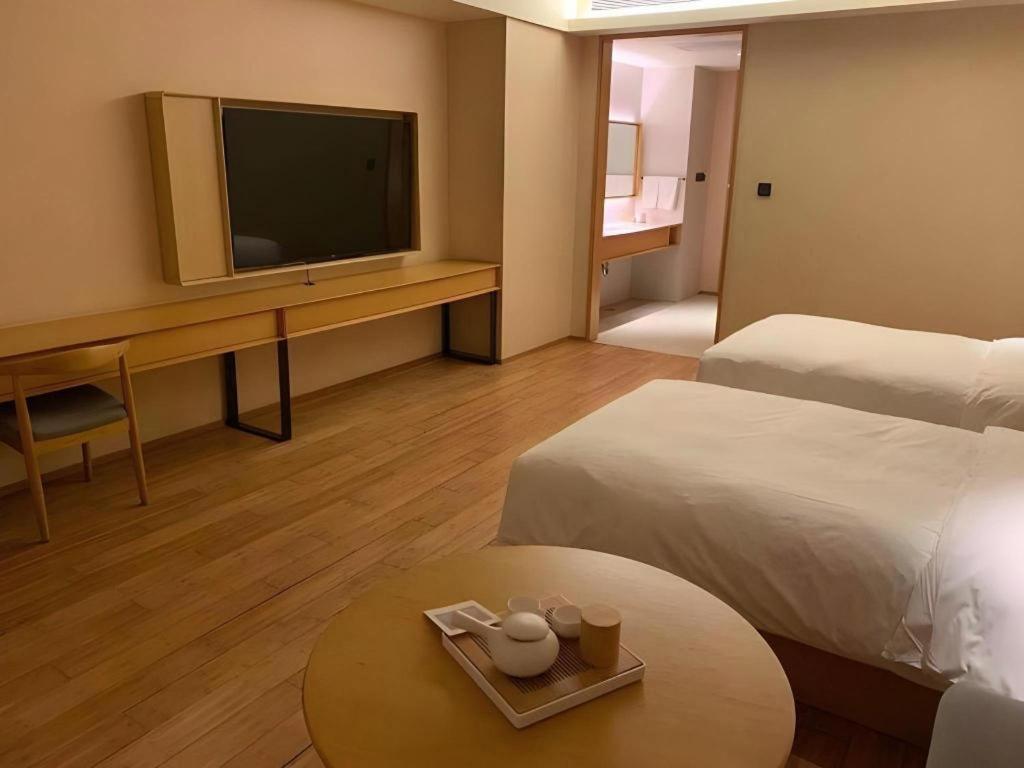 Ji The Bund Tiantong Road Hotel 4*