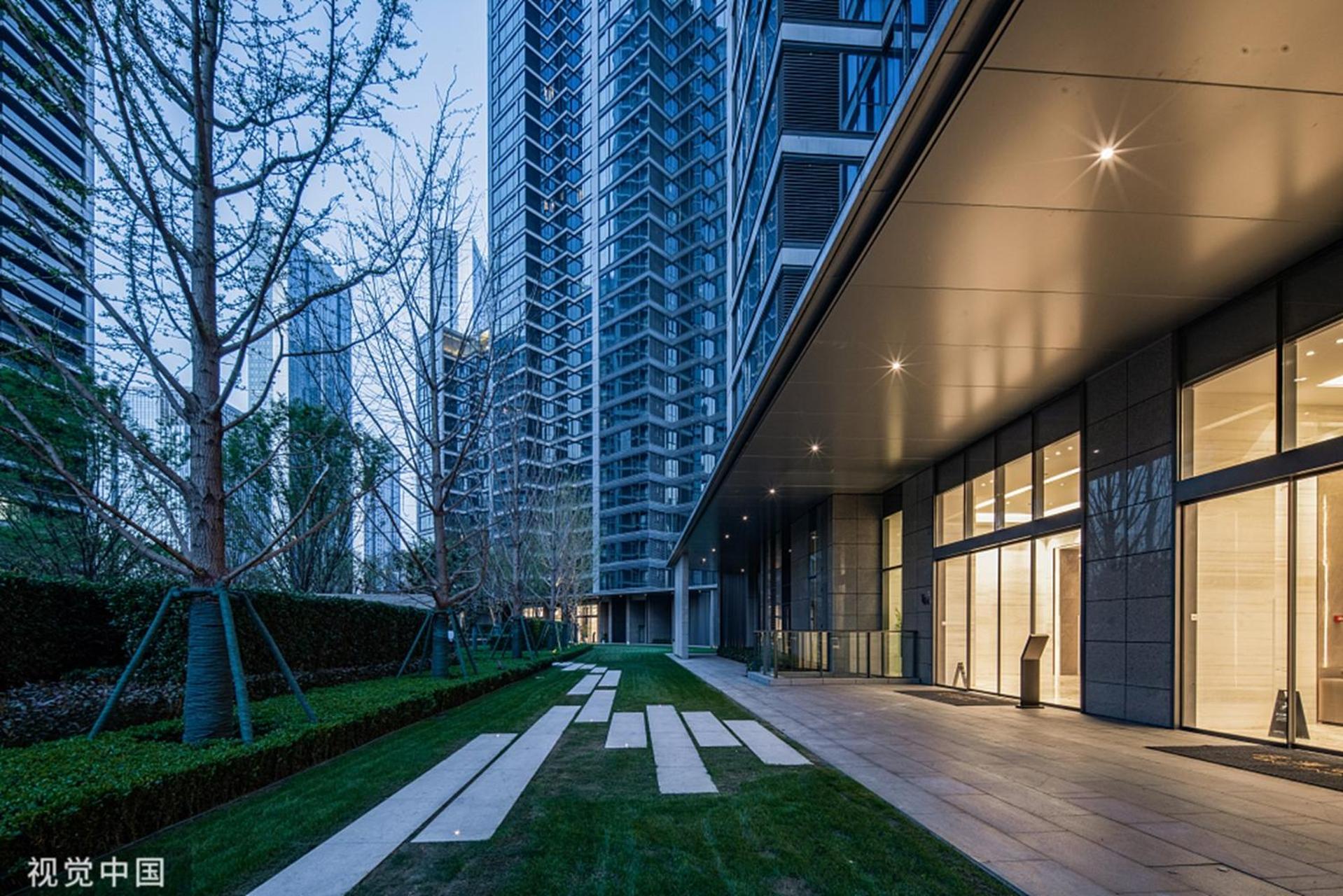 Jing'an Temple Designer Boutique Large Four Apartment